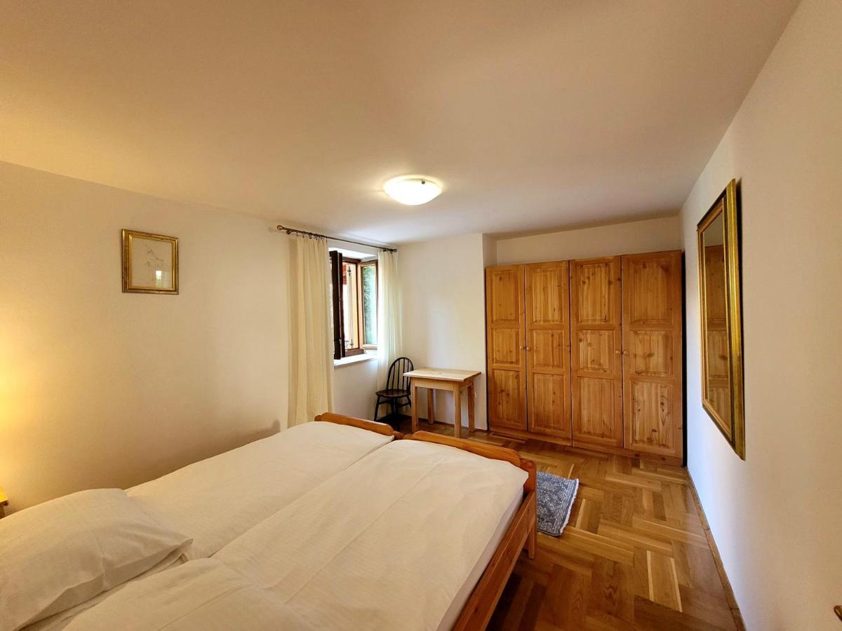 Apartments Brscic โปเรช ภายนอก รูปภาพ