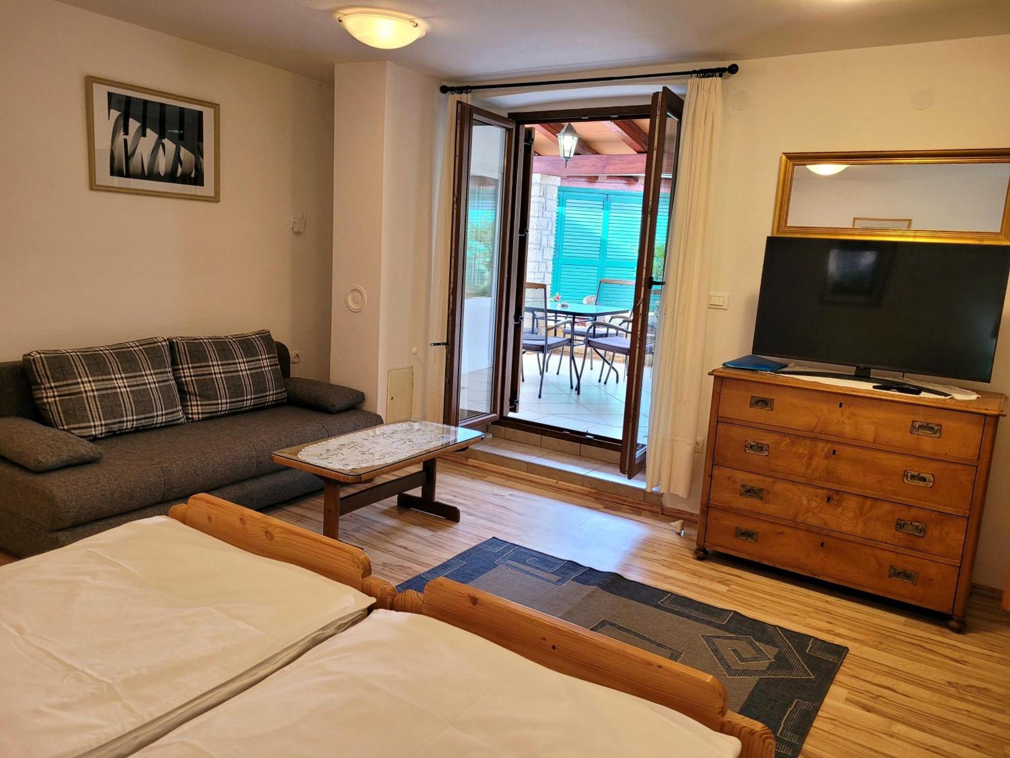Apartments Brscic โปเรช ภายนอก รูปภาพ